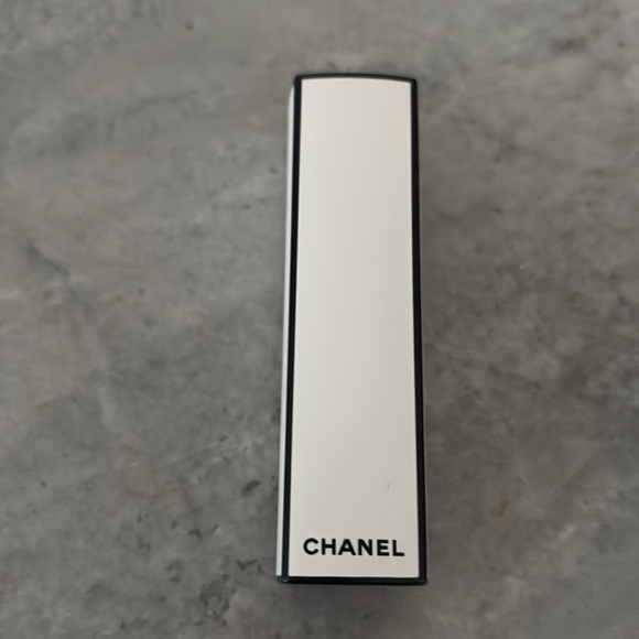 🔔 Limited Edition 🔔 Chanel Nuit Blanc Lipstick (#05:00) - Picture 4 of 8